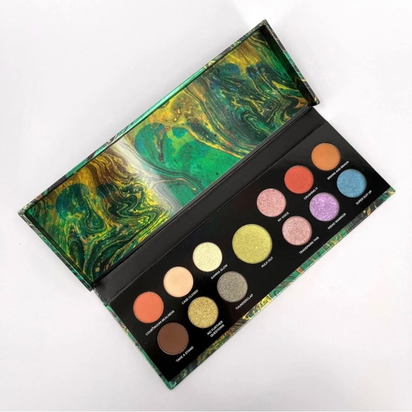 UD X MARVEL STUDIOS' SHE-HULK EYESHADOW PALETTE - Picture 6 of 9